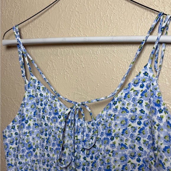 ASOS Glamorous Cami Floral Romper Blue and White Size 10
NWT Adjustable Straps - Picture 8 of 12